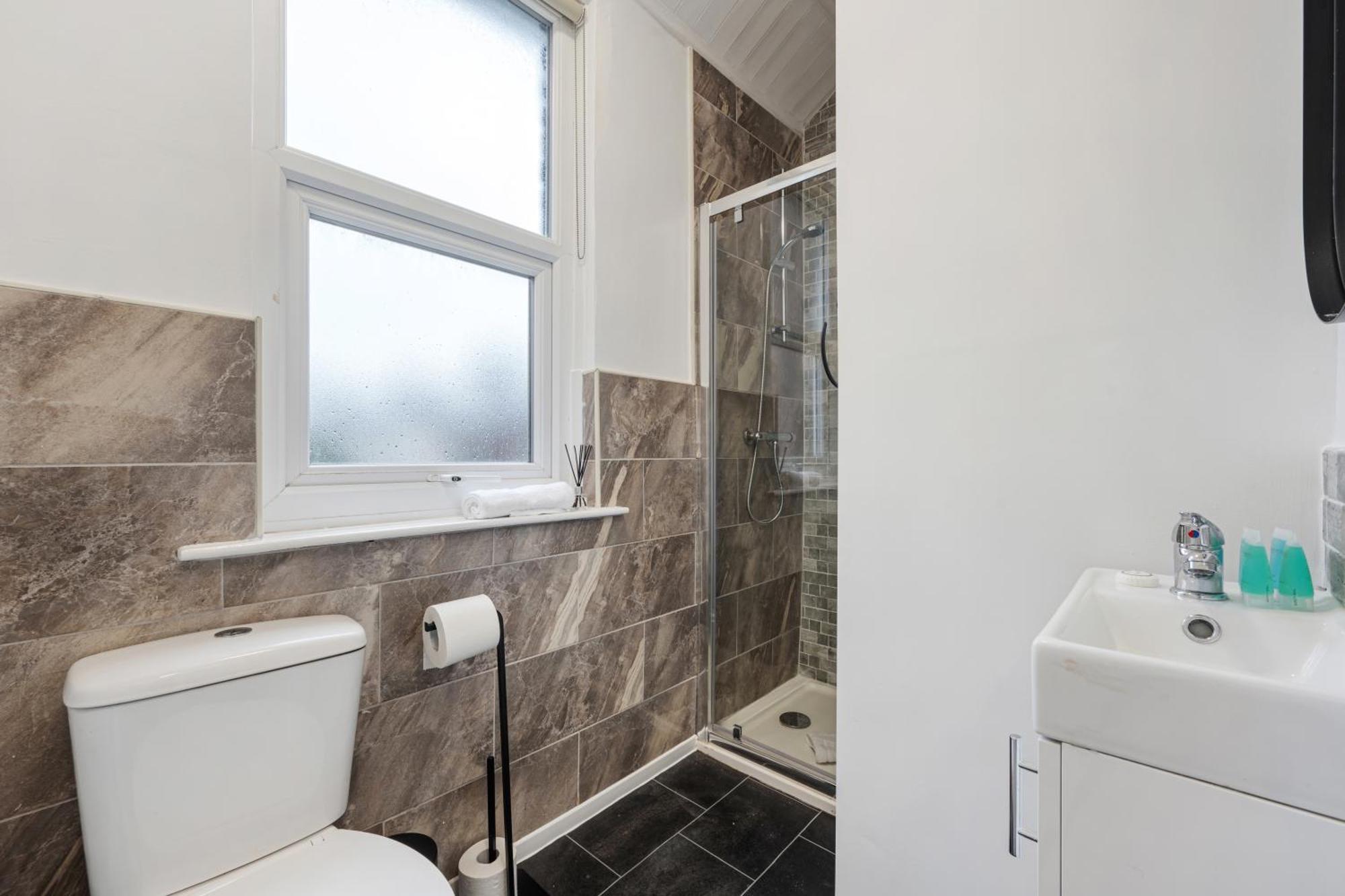 Anfield Cosy Stays - Air Host & Stay - Sleeps 14 Liverpool Exterior foto