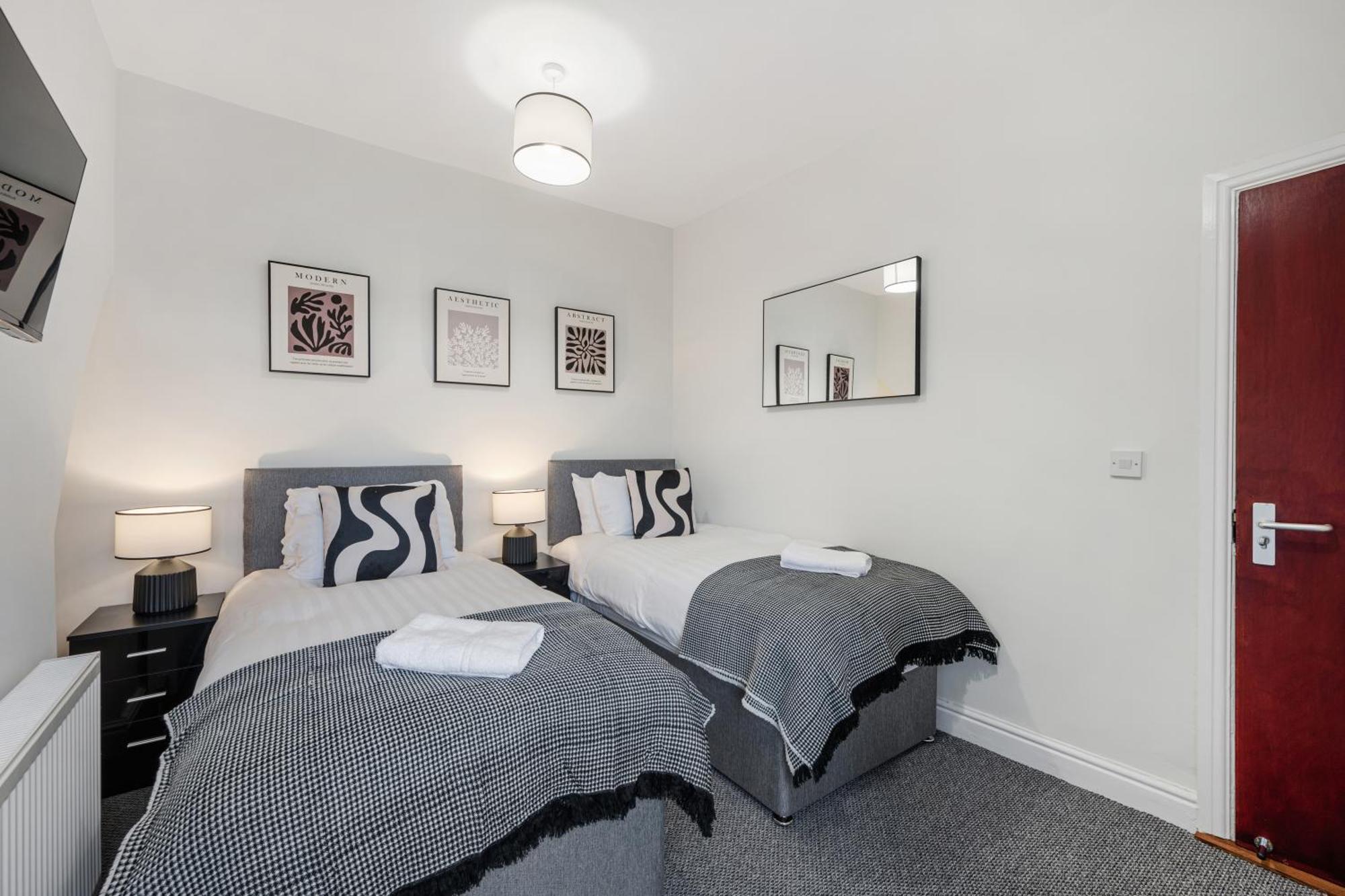 Air Host & Stay - Anfield Cosy Stays, Sleeps 14 Liverpool Exterior foto